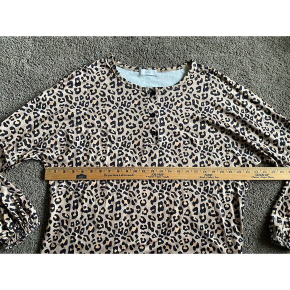 Large Leopard Pajama Short Set - Picture 13 of 14
